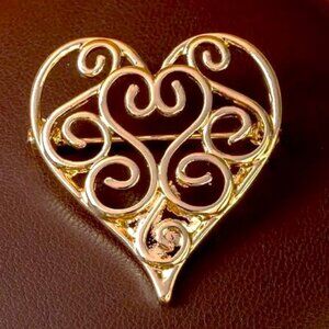 Filigree Heart Brooch Pin Stylish Y2k Vintage Style Gold Tone Minimalist Elegant